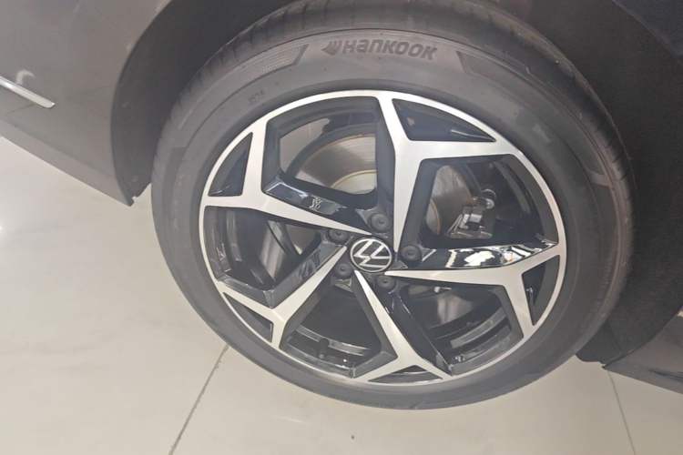 Used Volkswagen Passat 2025 Outstanding Model 380TSI Starry Dragon Edition Right Rear Wheel Hub