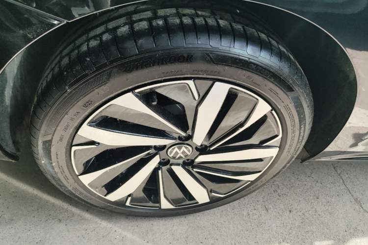Used Volkswagen Passat 2025 Outstanding Model 380TSI Dragon Glory Edition Right Rear Wheel Hub