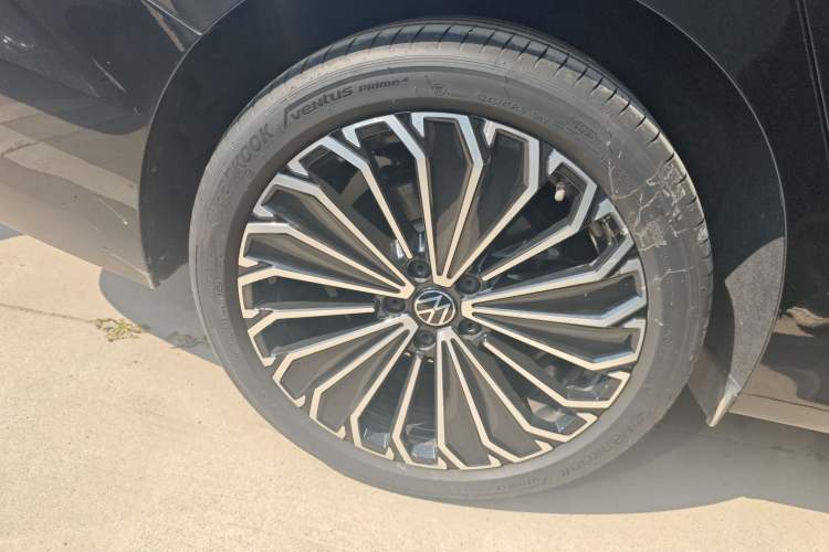 Used Volkswagen Passat 2025 Pro 380TSI Dragon Supreme Edition Right Rear Wheel Hub
