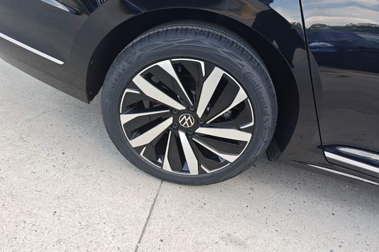 Used Volkswagen Passat 2025 Outstanding Model 380TSI Dragon Glory Edition Right Rear Wheel Hub