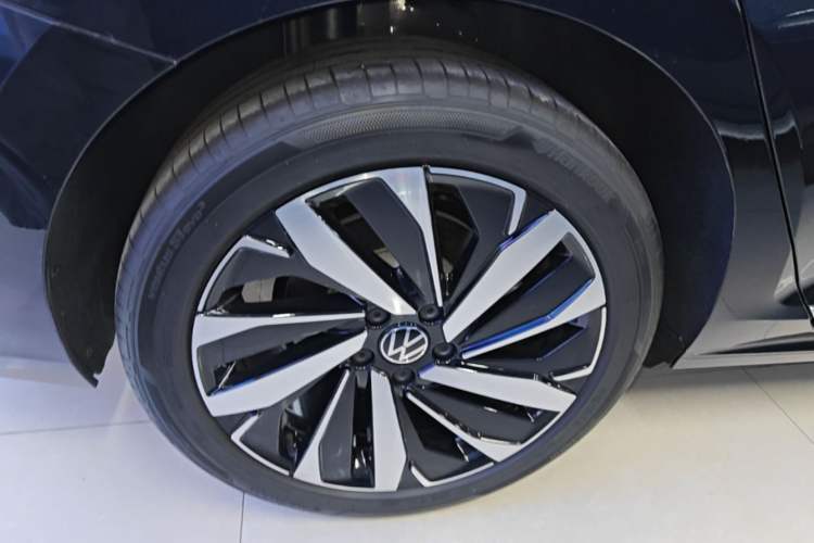 Used Volkswagen Passat 2025 Premium Version 380TSI Dragon Edition Right Rear Wheel Hub