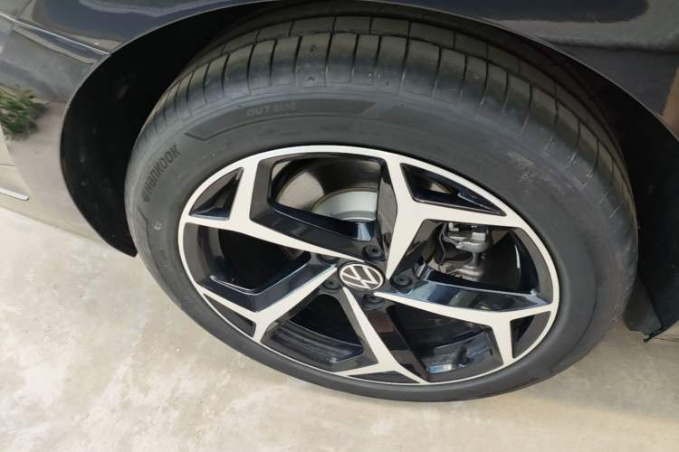 Used Volkswagen Passat 2025 Outstanding Model 380TSI Starry Dragon Edition Right Rear Wheel Hub