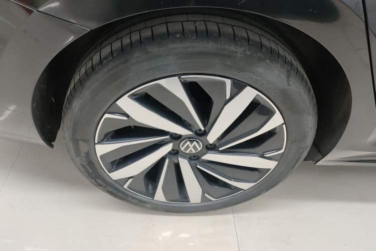 Used Volkswagen Passat 2025 Premium Version 380TSI Dragon Edition Right Rear Wheel Hub
