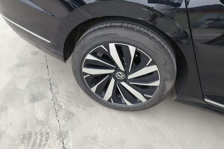 Used Volkswagen Passat 2025 Premium Version 380TSI Dragon Edition Right Rear Wheel Hub