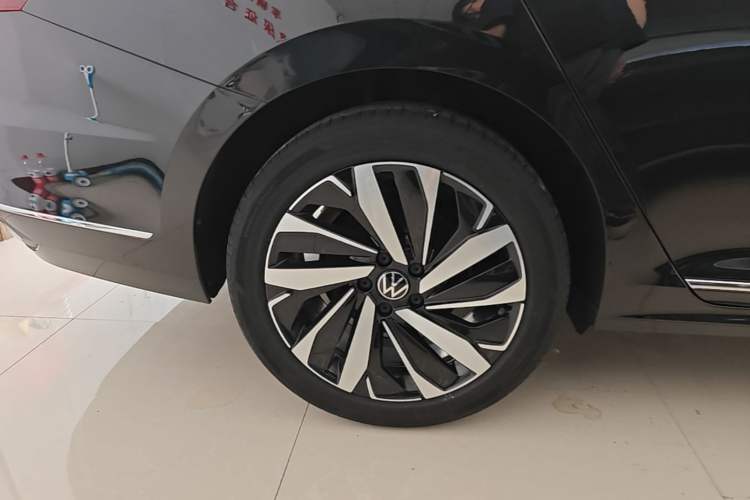 Used Volkswagen Passat 2025 Premium Version 380TSI Dragon Edition Right Rear Wheel Hub