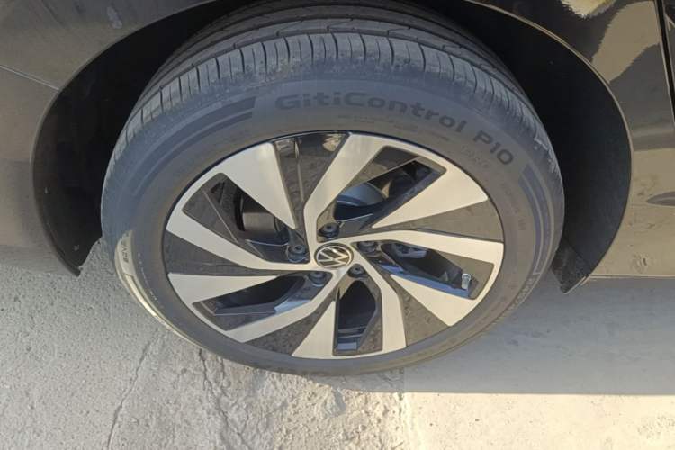 Used Volkswagen Passat 2025 Pro 380TSI Dragon Edition Right Rear Wheel Hub