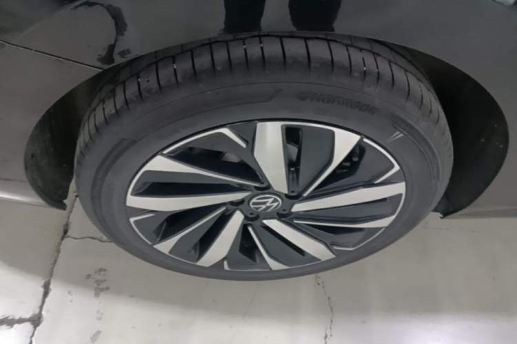 Used Volkswagen Passat 2025 Premium Version 380TSI Dragon Edition Right Rear Wheel Hub