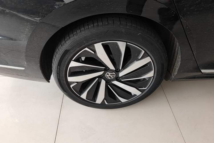 Used Volkswagen Passat 2025 Premium Version 380TSI Dragon Edition Right Rear Wheel Hub