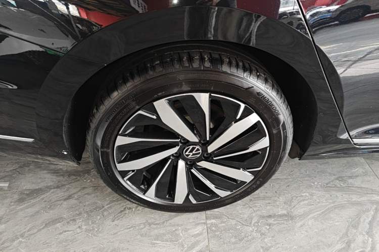 Used Volkswagen Passat 2025 Premium Version 380TSI Dragon Edition Right Rear Wheel Hub