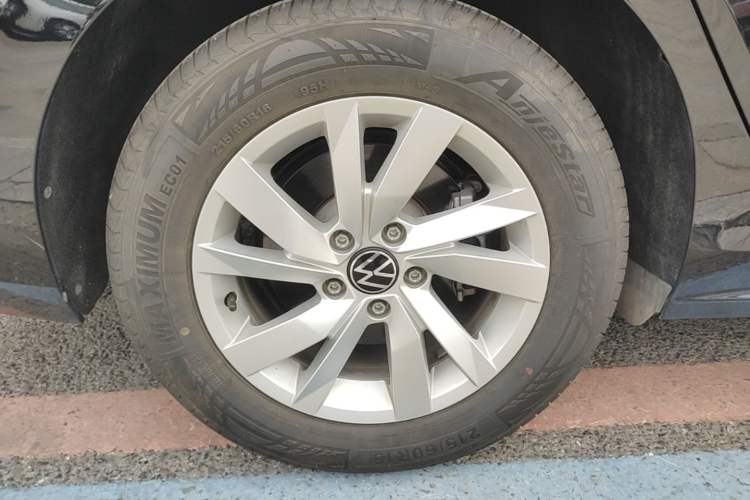 Used Volkswagen Passat 2025 Outstanding Model 280TSI Business Edition Right Rear Wheel Hub