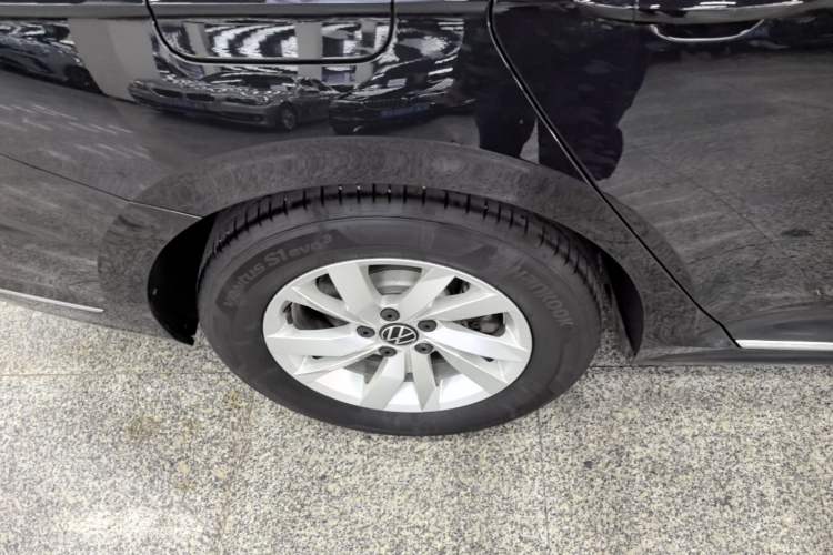 Used Volkswagen Passat 2025 Outstanding Model 280TSI Business Edition Right Rear Wheel Hub
