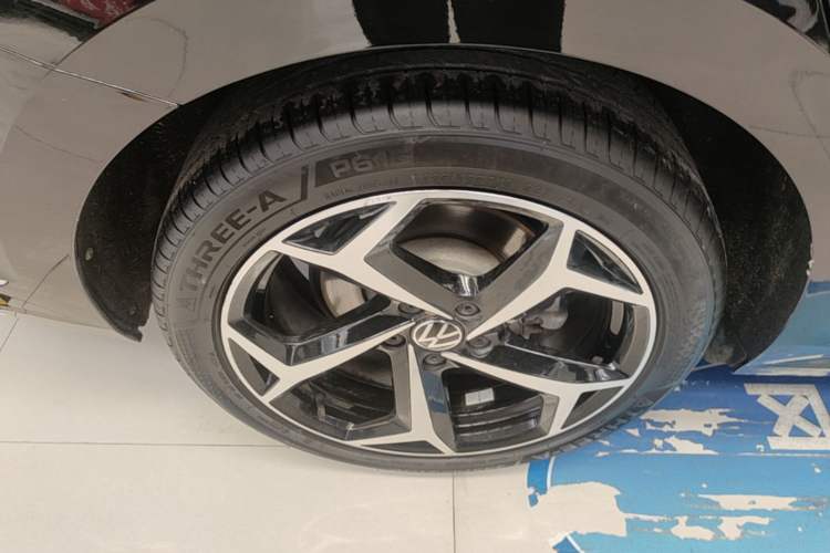 Used Volkswagen Passat 2025 Outstanding Model 380TSI Starry Dragon Edition Right Rear Wheel Hub