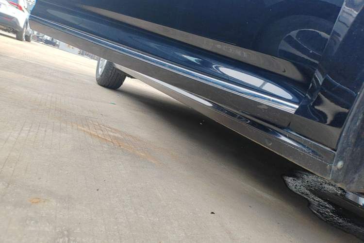 Used Volkswagen Passat 2025 Outstanding Model 280TSI Business Edition Right Side Sill