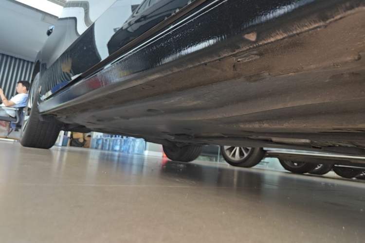 Used Volkswagen Passat 2025 Pro 380TSI Starry Dragon Edition Right Side Sill
