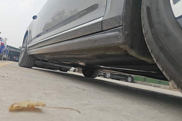 Used Volkswagen Passat 2025 Premium Version 380TSI Dragon Edition Right Side Sill
