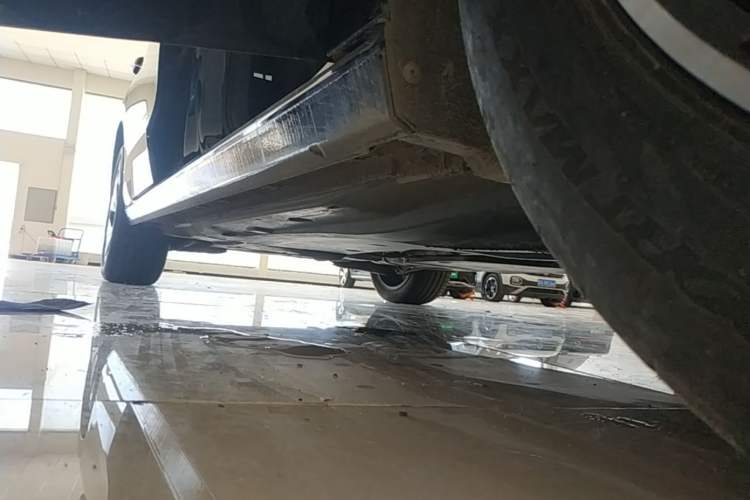 Used Volkswagen Passat 2025 Pro 380TSI Dragon Glory Edition Right Side Sill