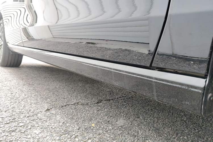 Used Volkswagen Passat 2025 Pro 380TSI Dragon Supreme Edition Right Side Sill