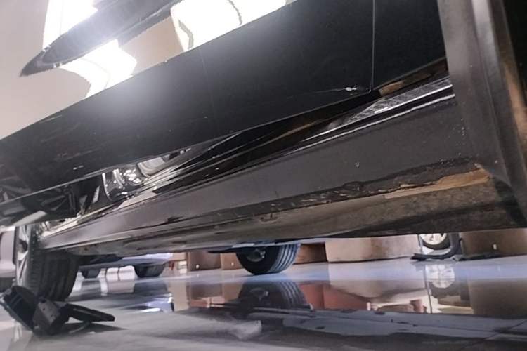 Used Volkswagen Passat 2025 Pro 380TSI Dragon Glory Edition Right Side Sill