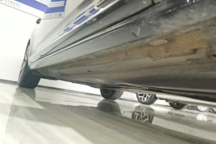 Used Volkswagen Passat 2025 Premium Version 380TSI Dragon Edition Right Side Sill