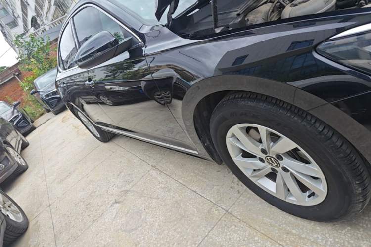 Used Volkswagen Passat 2025 Outstanding Model 280TSI Business Edition Right Side Sill