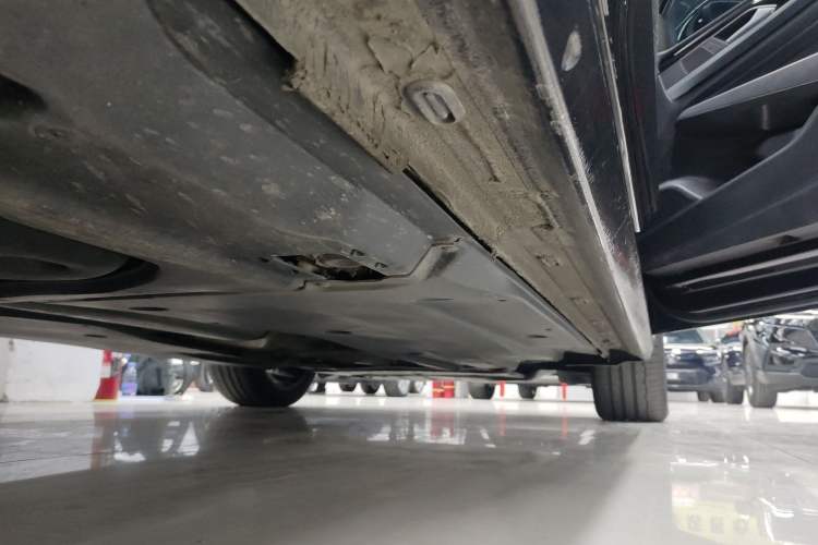 Used Volkswagen Passat 2025 Premium Version 380TSI Dragon Edition Right Side Sill