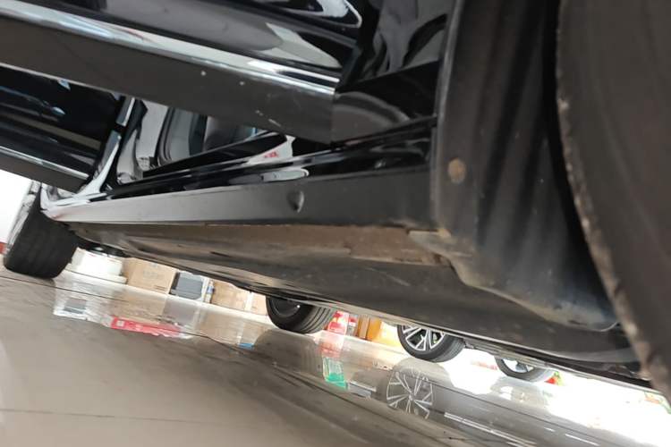 Used Volkswagen Passat 2025 Premium Version 380TSI Dragon Edition Right Side Sill