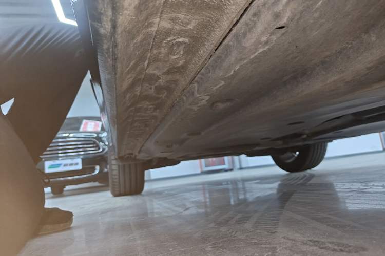 Used Volkswagen Passat 2025 Pro 380TSI Dragon Glory Edition Right Side Sill