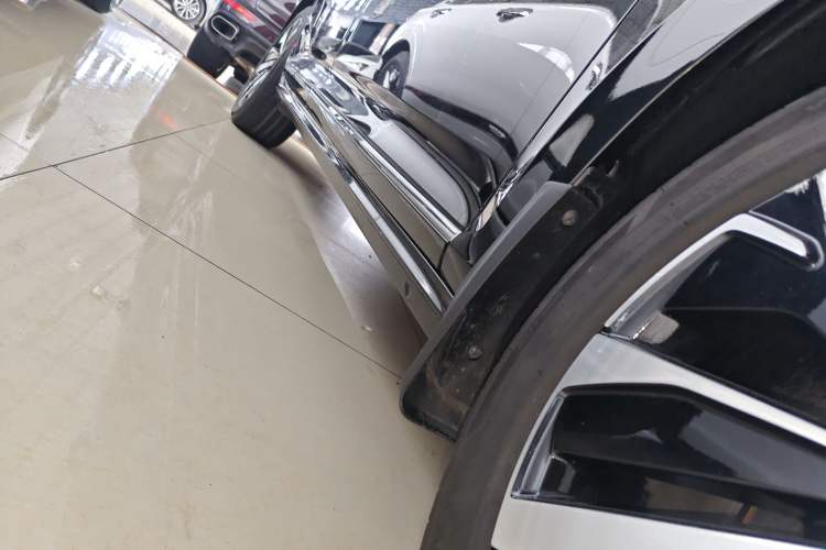 Used Volkswagen Passat 2025 Premium Version 380TSI Dragon Edition Right Side Sill