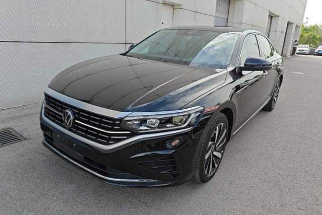 Volkswagen Passat 2025 Outstanding Model 380TSI Dragon Glory Edition usata