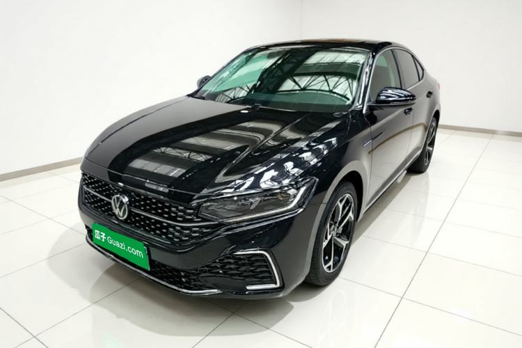 Volkswagen Passat 2025 Outstanding Model 380TSI Starry Dragon Edition