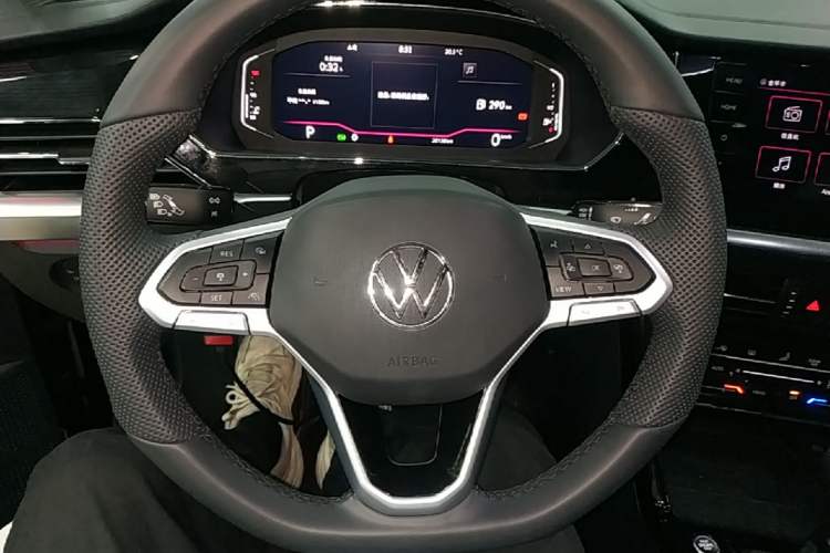 Used Volkswagen Passat 2025 Outstanding Model 380TSI Starry Dragon Glorious Edition Steering Wheel