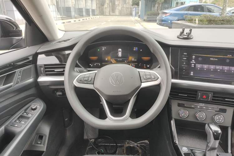 Used Volkswagen Passat 2025 Outstanding Model 280TSI Business Edition Steering Wheel