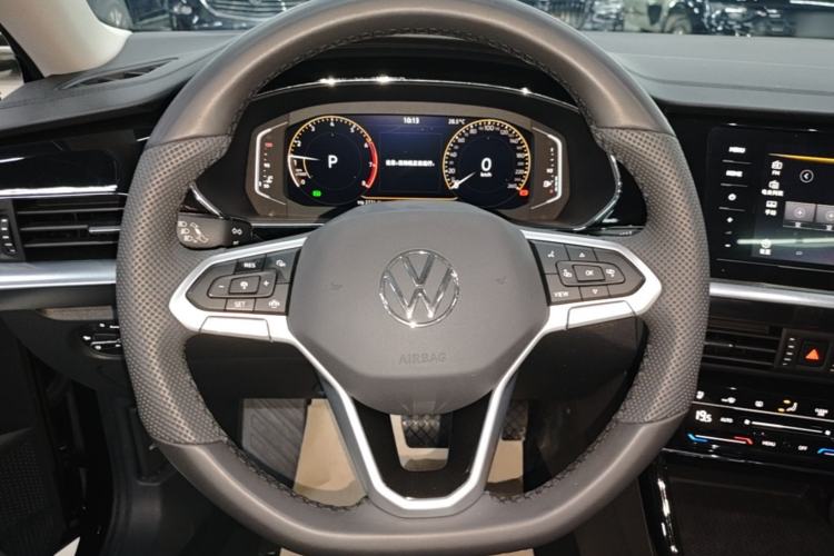 Used Volkswagen Passat 2025 Outstanding Model 380TSI Starry Dragon Edition Steering Wheel