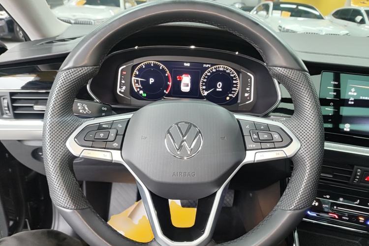 Used Volkswagen Passat 2025 Outstanding Model 380TSI Starry Dragon Edition Steering Wheel