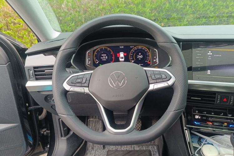 Used Volkswagen Passat 2025 Outstanding Model 330TSI Starry Elite Edition Steering Wheel
