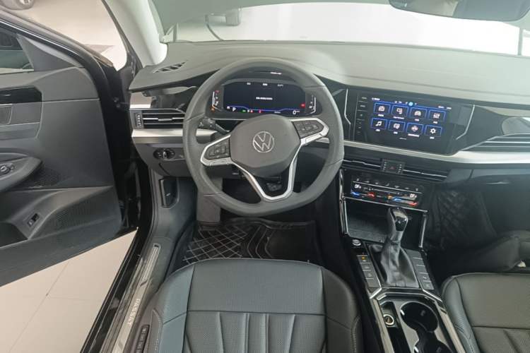 Used Volkswagen Passat 2025 Outstanding Model 380TSI Starry Dragon Glorious Edition Steering Wheel