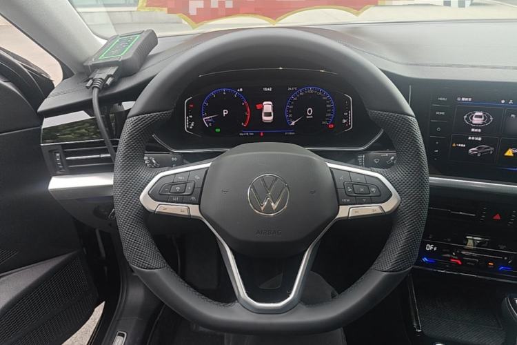Used Volkswagen Passat 2025 Outstanding Model 380TSI Starry Dragon Glorious Edition Steering Wheel