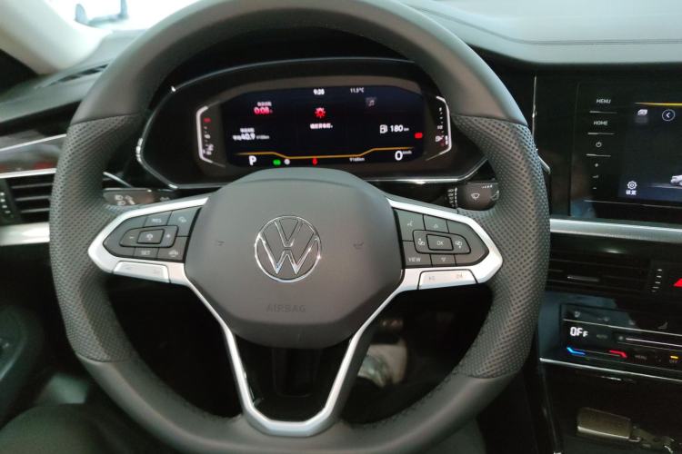 Used Volkswagen Passat 2025 Premium Version 380TSI Dragon Edition Steering Wheel