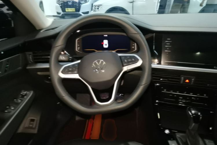 Used Volkswagen Passat 2025 Outstanding Model 330TSI Starry Elite Edition Steering Wheel