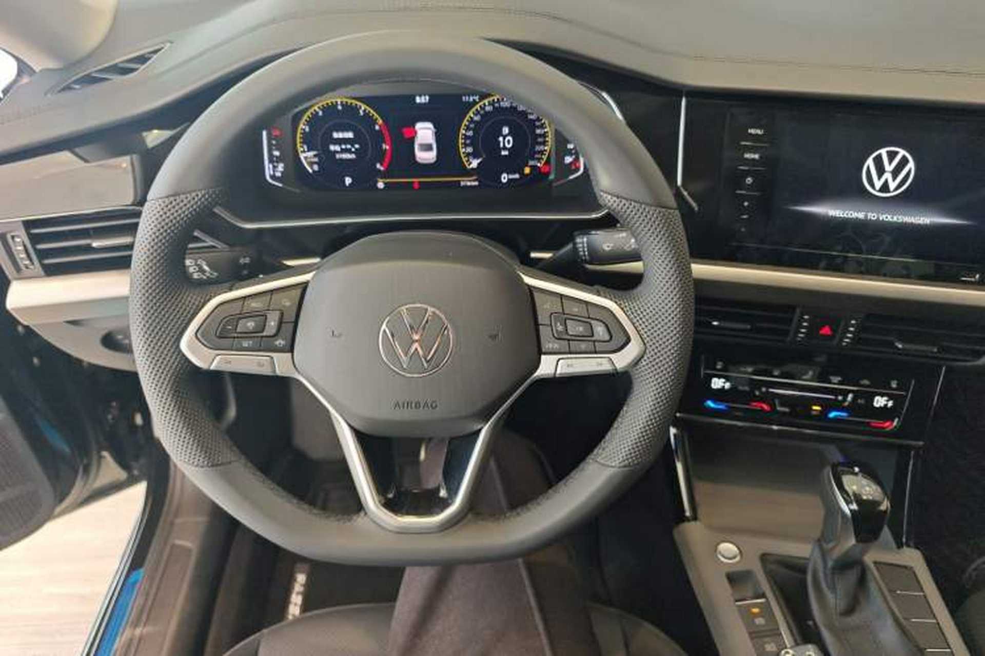 Used Volkswagen Passat 2025 Outstanding Model 380TSI Starry Dragon Edition Steering Wheel