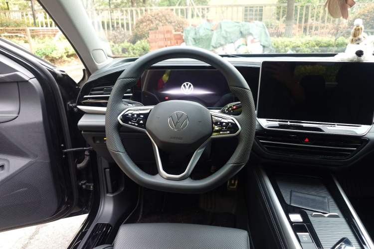 Used Volkswagen Passat 2025 Pro 380TSI Starry Dragon Edition Steering Wheel
