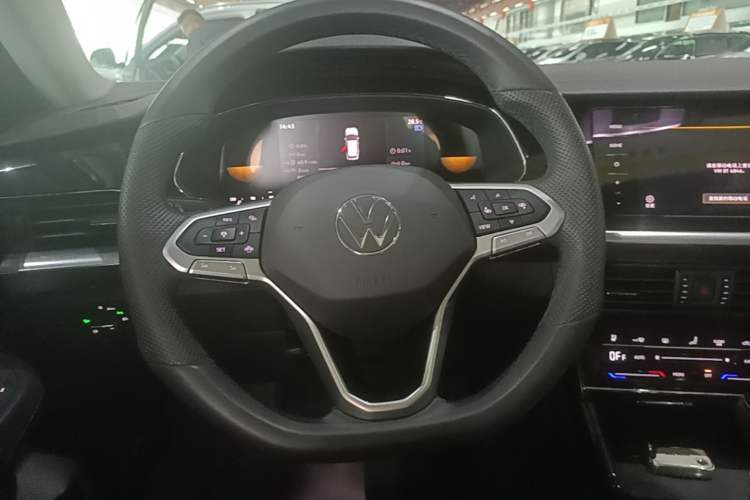 Used Volkswagen Passat 2025 Outstanding Model 330TSI Starry Elite Edition Steering Wheel