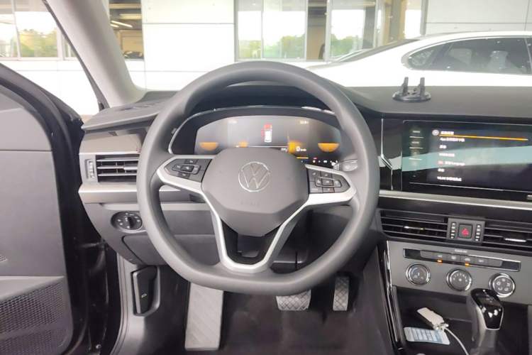 Used Volkswagen Passat 2025 Outstanding Model 280TSI Business Edition Steering Wheel