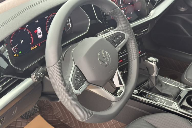 Used Volkswagen Passat 2025 Outstanding Model 380TSI Dragon Glory Edition Steering Wheel