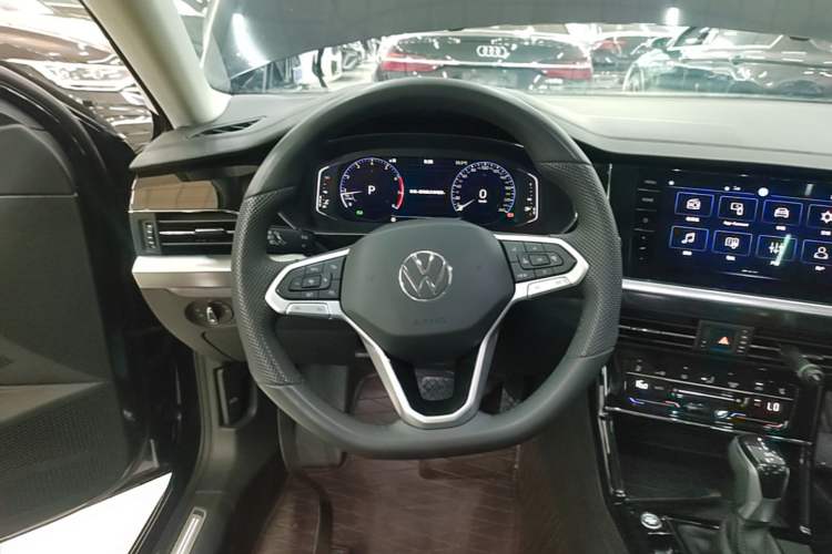 Used Volkswagen Passat 2025 Outstanding Model 380TSI Dragon Glory Edition Steering Wheel