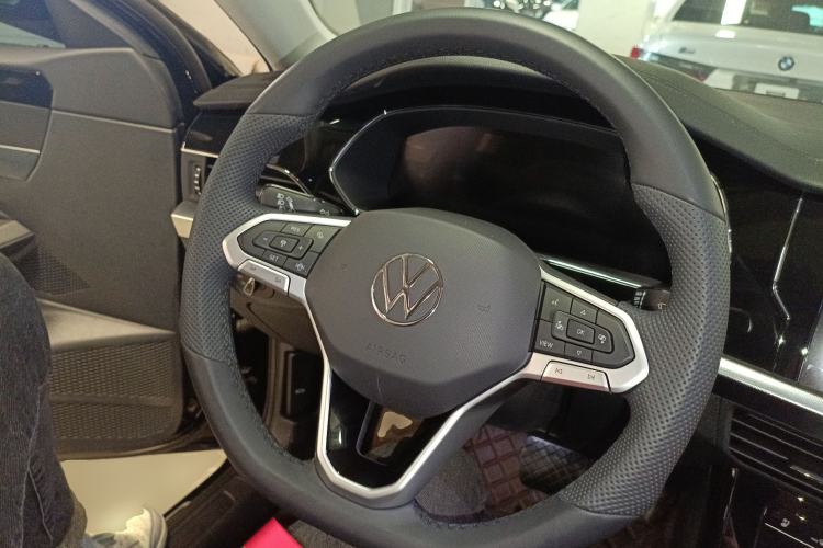 Used Volkswagen Passat 2025 Outstanding Model 330TSI Elite Edition Steering Wheel