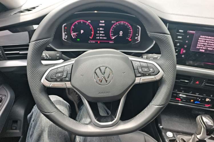 Used Volkswagen Passat 2025 Outstanding Model 380TSI Dragon Glory Edition Steering Wheel