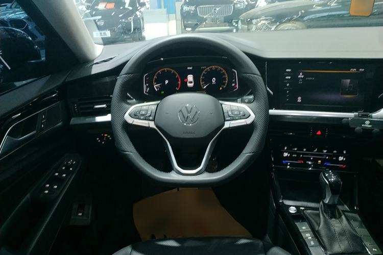 Used Volkswagen Passat 2025 Premium Version 380TSI Dragon Edition Steering Wheel