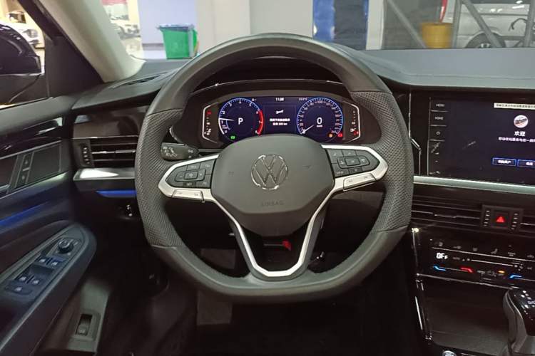 Used Volkswagen Passat 2025 Outstanding Model 380TSI Starry Dragon Glorious Edition Steering Wheel