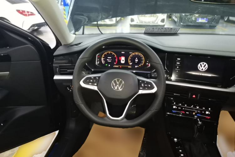 Used Volkswagen Passat 2025 Premium Version 380TSI Dragon Edition Steering Wheel